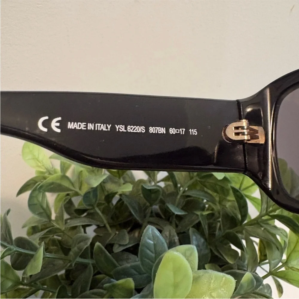 Yves Saint Laurent (YSL) sunglasses 6220/S model